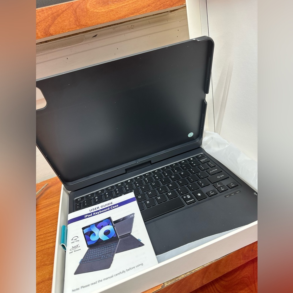 Logitech Apple Keyboard Case IPad 4th Generation.